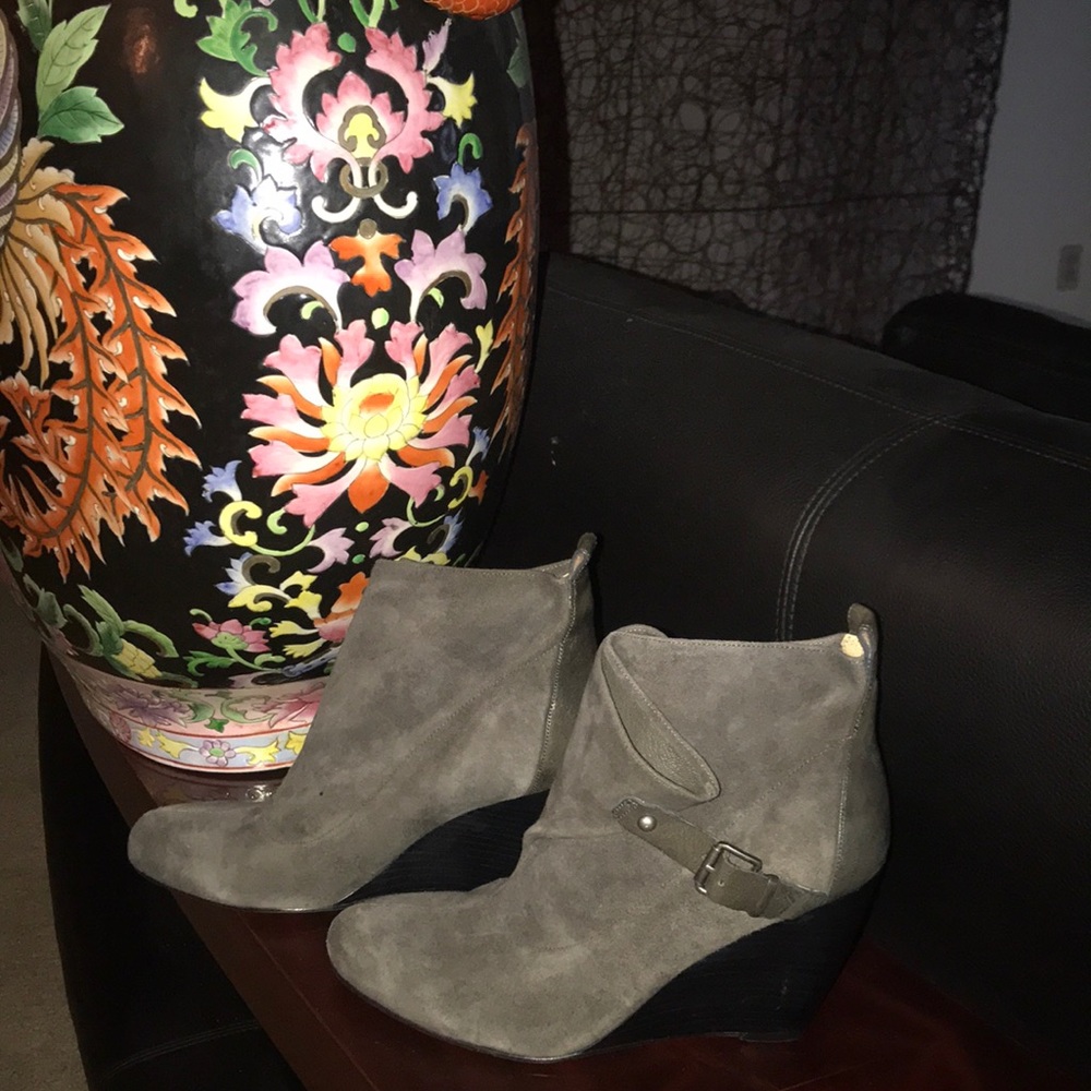 NWT Nine West wedge shoe